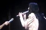 Katy Perry kann keine Flöte spielen