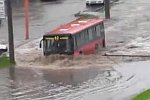 Hochwasser: Der Bus ist pünktlich