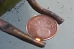 5-Cent-Münze bekommt Stromschlag