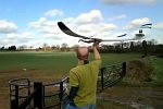 Testflug eines ferngesteuerten Flugzeugs