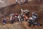 Massencrash beim Motocross