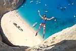 Basejumping am Navagio Beach