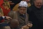 Eishockey-Fan klaut Spieler den Helm