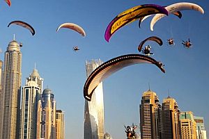 Paraglider mit Motorantrieb