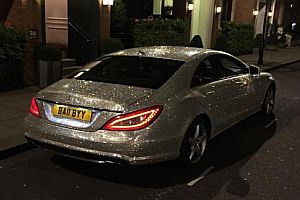 Mercedes mit einer Million Kristallen