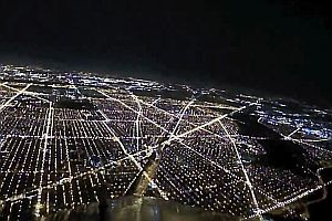 Flugzeuglandung bei Nacht in Chicago