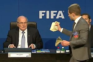 Sepp Blatter im Geldregen