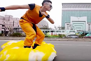 Son Goku fliegt durch Taipei