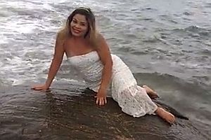 Eine Meerjungfrau beim Fotoshooting