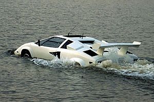 Ein Lamborghini-Amphibienfahrzeug