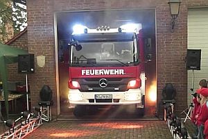 Feuerwehr feiert neues Löschfahrzeug