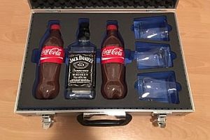 Koffer für Cola-Whisky