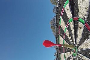 Darts Bullseye von einem 45 Meter Turm