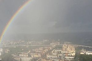 Ein kreisrunder Regenbogen