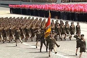 Nordkoreas Armee marschiert zu Stayin' Alive