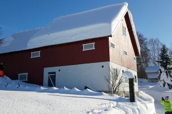 Dach von Schnee befreien