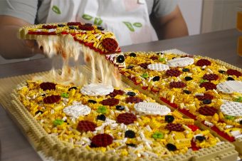 Eine Lego-Pizza