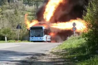 Methan-Bus fängt Feuer