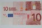 10 Euroschein mit zwei Seriennummern