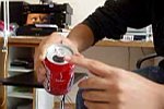 Zaubertrick mit einer Cola-Dose