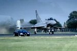 Bugatti Veyron gegen Kampfjet