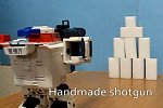 Ein Roboter und seine Waffen