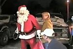 Der Weihnachtsmann fällt vom Dach