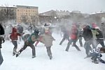 Riesige Schneeballschlacht in Berlin