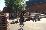 Frontflip mit einem Einrad